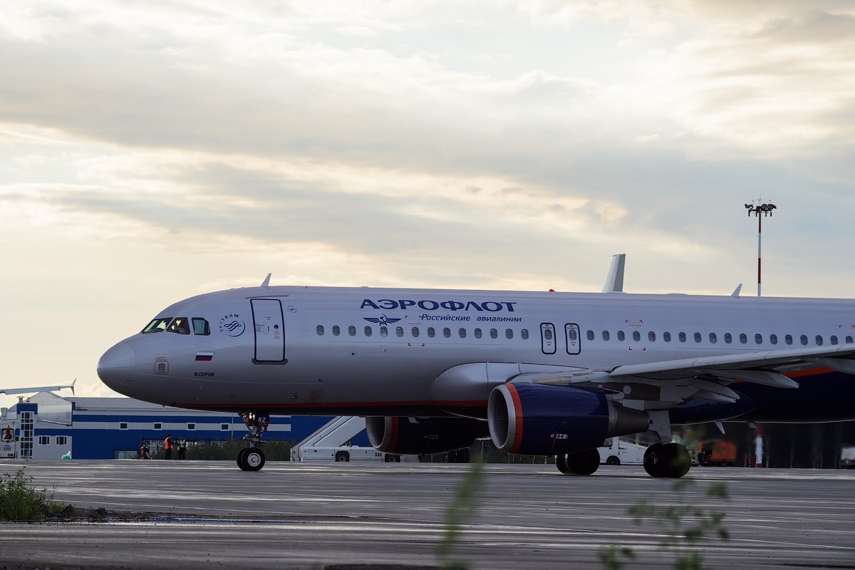 Санкт-Петербургдан Наманганга учган самолёт фавқулодда қўндирилди