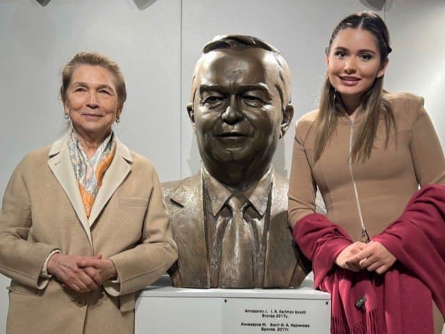 Марям Тилляева бувиси билан биринчи марта Оқсаройга бориб, бобосини хотирлади