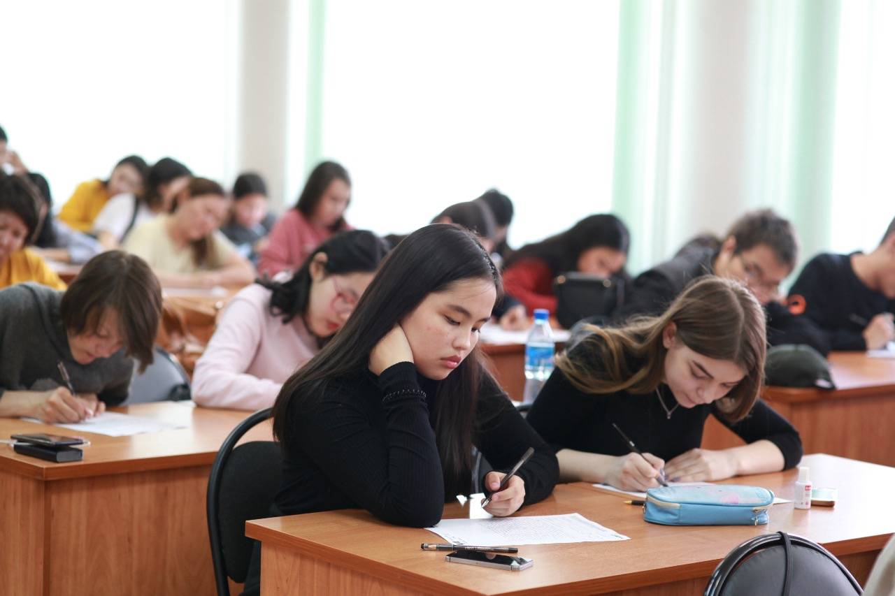 ОТМлардаги талабаларнинг неча фоизи қизлардан иборат?