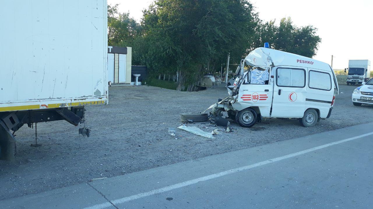 Тез тиббий ёрдам автомобили иштирокида ЙТҲ содир бўлди