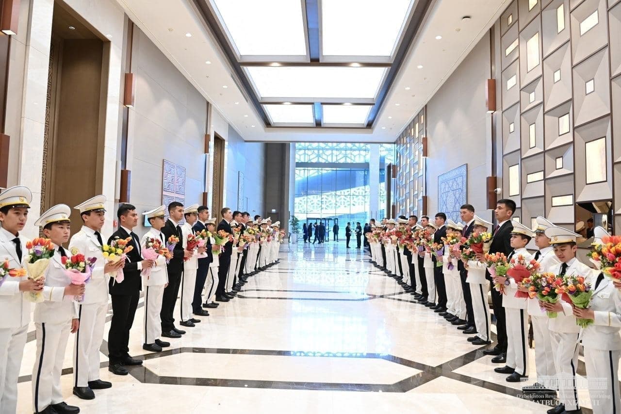 Шавкат Мирзиёев иштирокида хотин-қизлар кунига бағишланган байрам тадбири бўлиб ўтмоқда