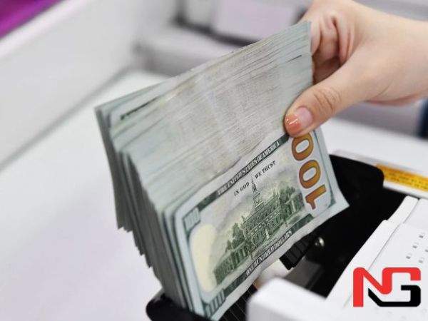 Доллар курси уч йилдаги энг паст даражага тушди