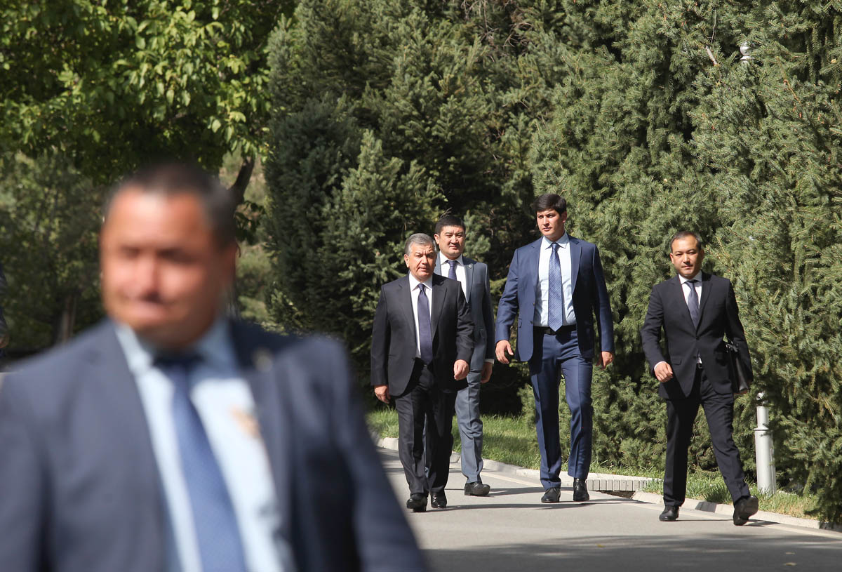 Отабек Умаров Шавкат Мирзиёевни туғилган куни билан табриклади