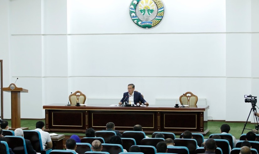 Андижонда сартарошхоналар ва таксилар фаолиятига рухсат берилди