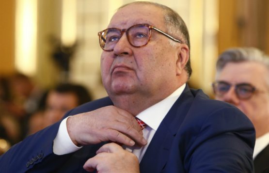 Алишер Усмонов телефондаги суҳбатларни тинглаш қурилмаларини ишлаб чиқарувчи компанияни сотиб олиши мумкин