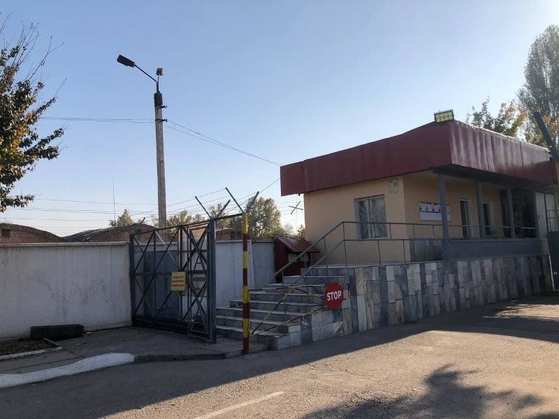 Ҳарбий шаҳарча сотиб юборилди