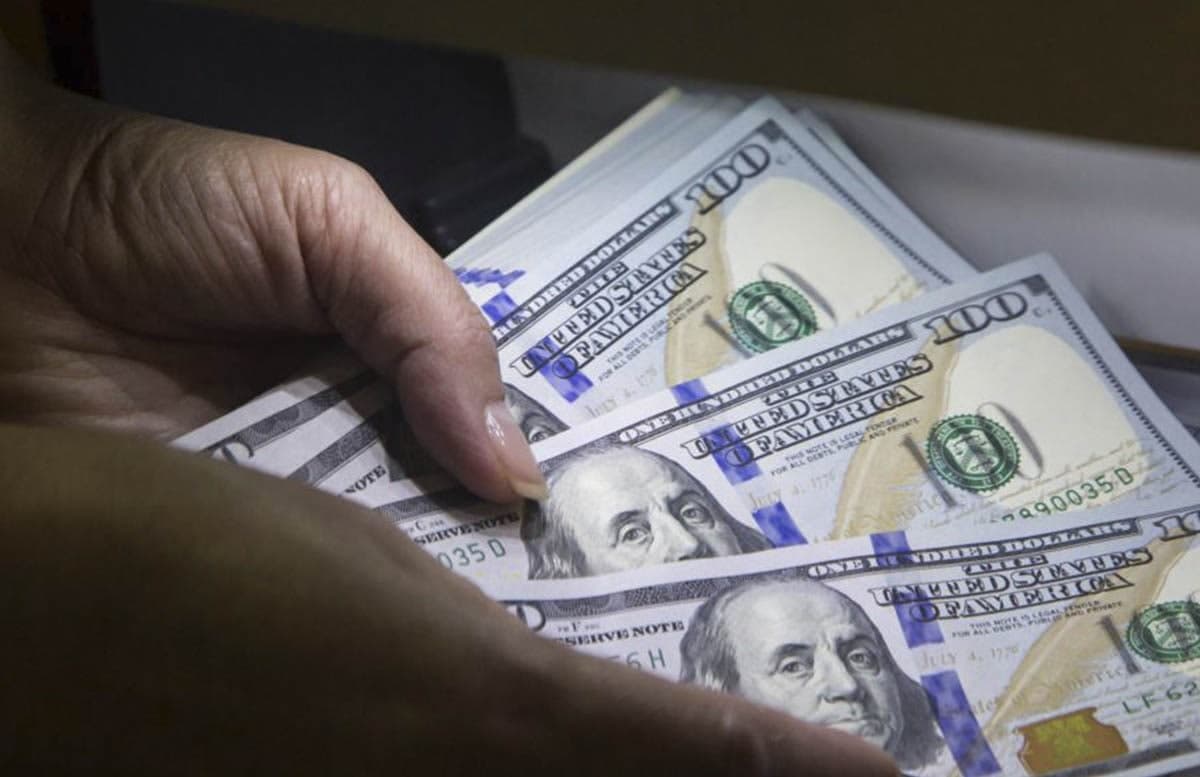 Тижорат банкларида доллар курси рекорд даражада кўтарилди