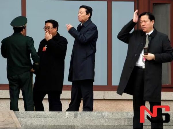 Хитойда амалдорларга чекиш тақиқланди