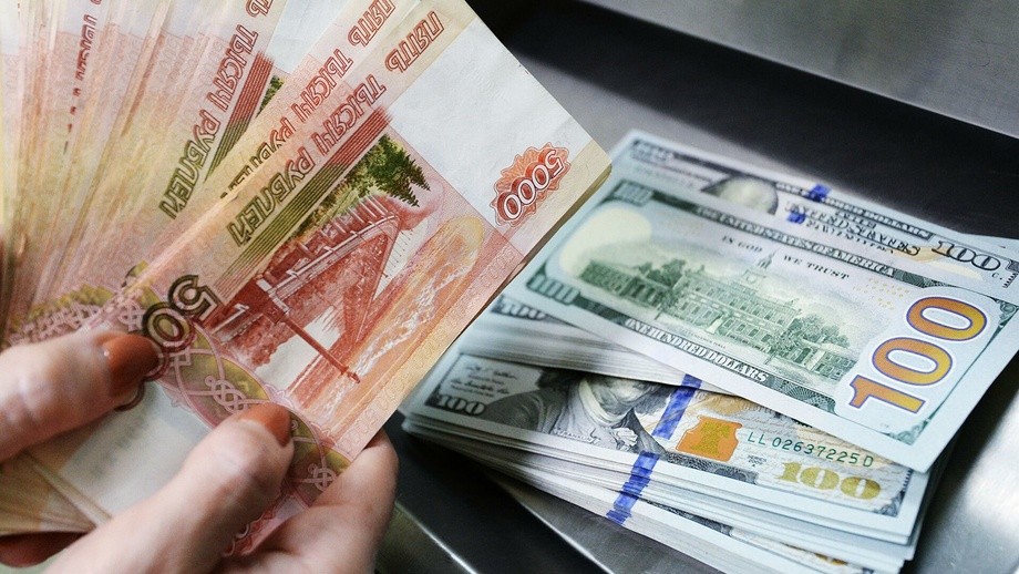 Кеча банкларда қайси валюталар энг кўп сотилгани маълум қилинди
