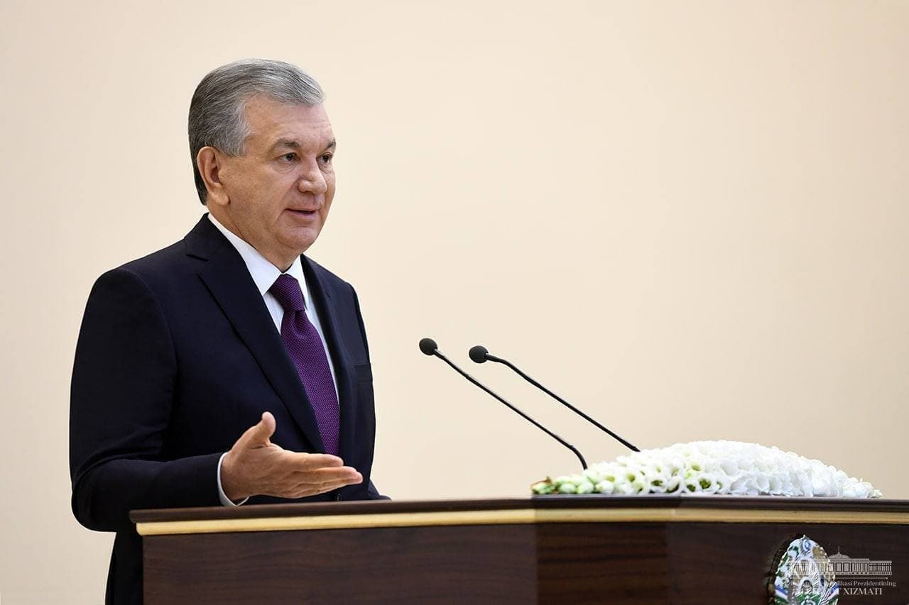 Президент: «Мен ҳам Наманган боғларига дам олгани келай, 4-5 соат мажлис қилишга мажбур бўлмайлик»