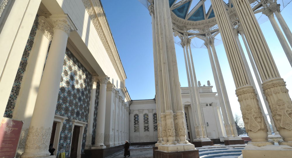 Абдулла Арипов ВДНХдаги “Ўзбекистон” павильонига ташриф буюрди