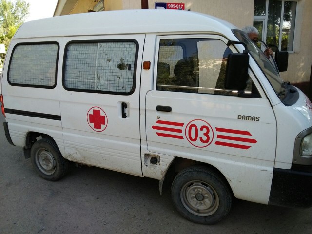 Тез ёрдам шифокорини калтаклаган шахс қамоққа олинди