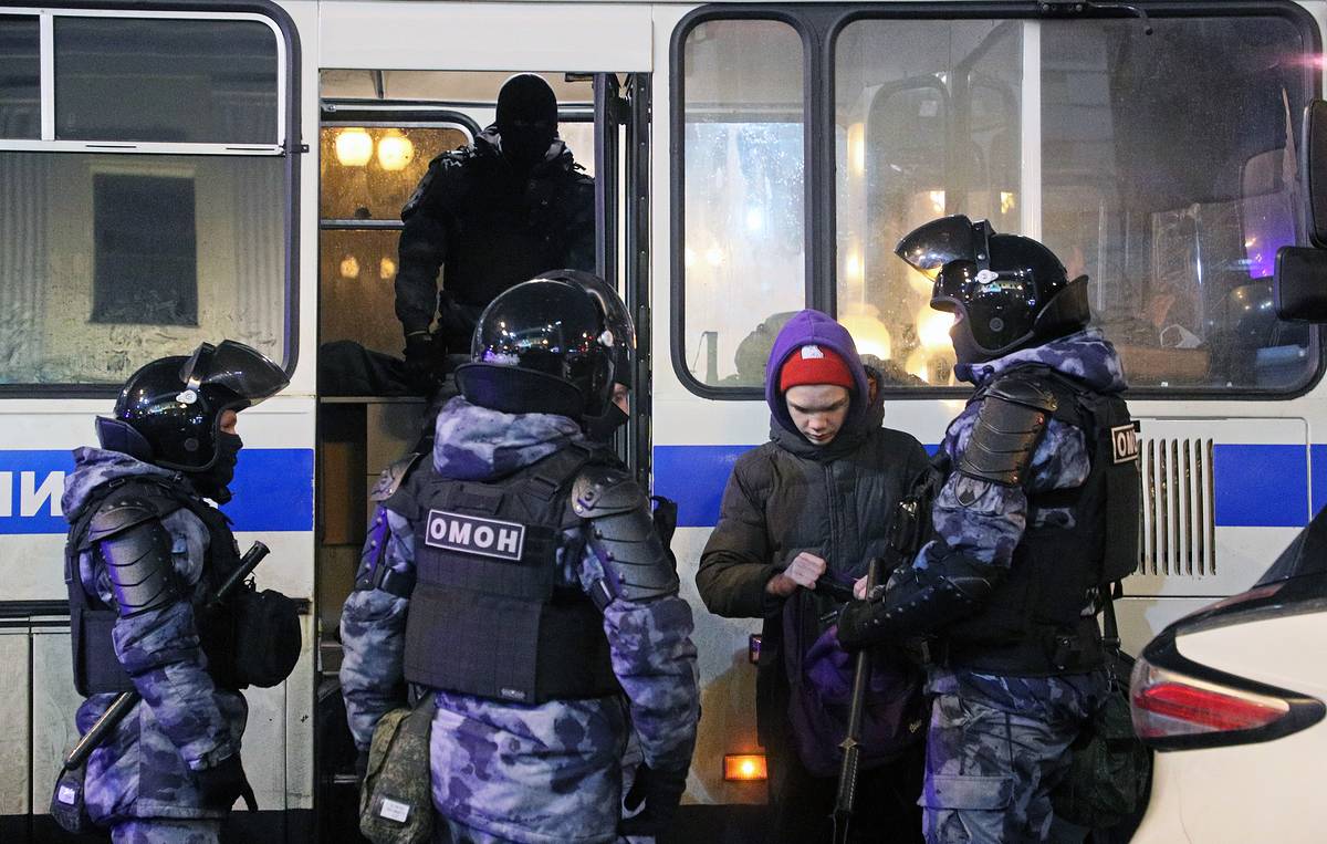 Россияда оммавий муштлашувларда қатнашган мигрантлар мамлакатдан чиқариб юборилади