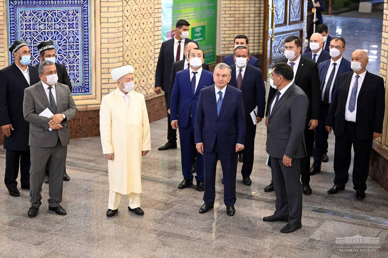Президент Андижондаги Бош жоме масжидининг янги биносини очиб берди