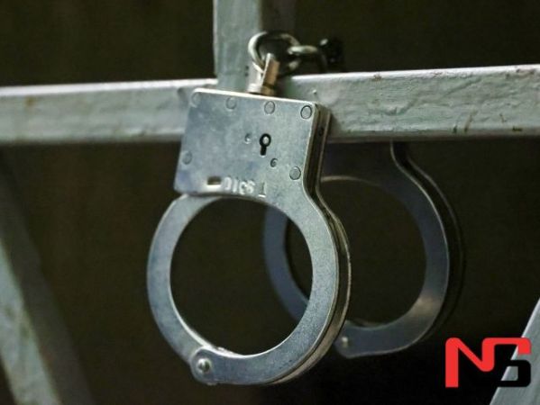 Хотинини боласининг кўз ўнгида ёқиб юборган эр 18 йилга қамалди