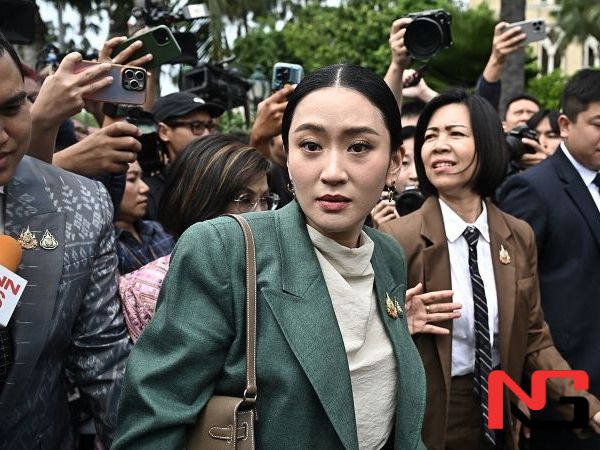 Телефон суҳбати ортидан Таиланд Бош вазири лавозимидан четлатилди