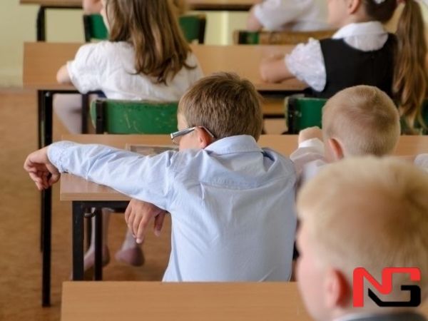 Ўқувчиларга дарсларга қатнашгани учун минг долларгача берилади