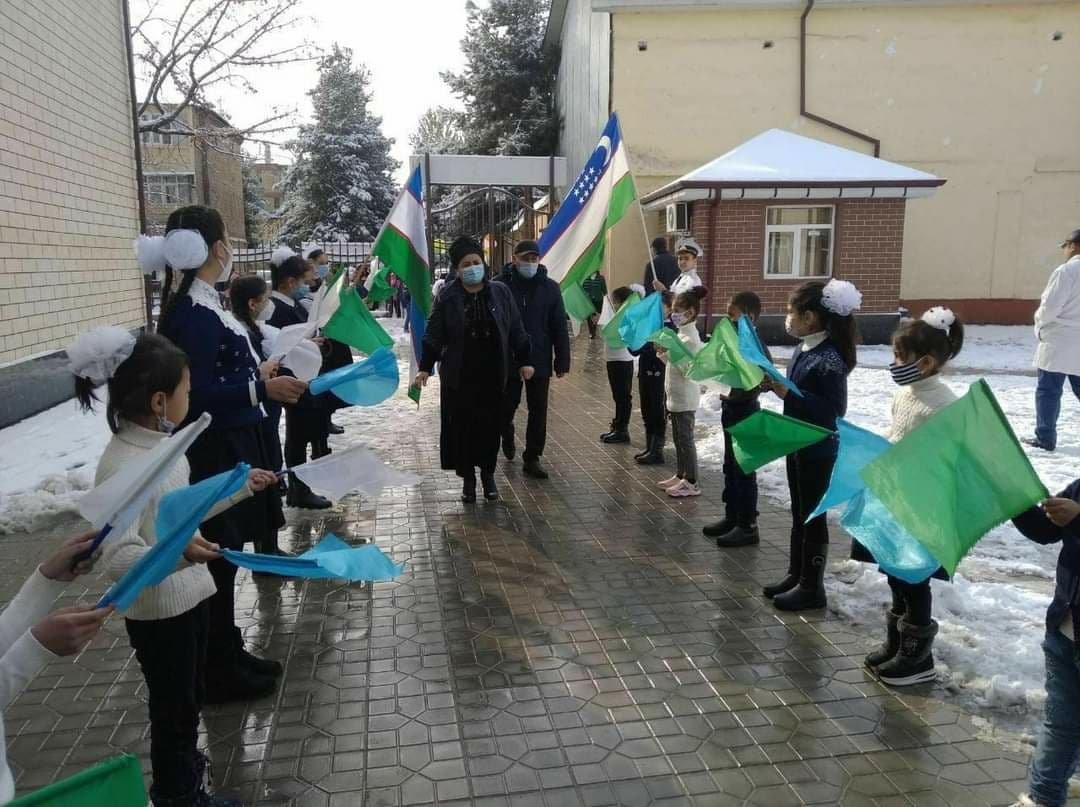 Андижонда ўқувчиларни юпун ҳолда тадбирга олиб чиққан мактаб директори ва ўринбосари ишдан олинди