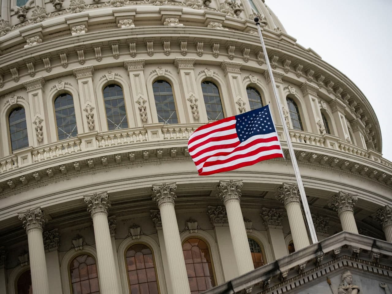 АҚШ Россияга алоқадор ташкилот ва жисмоний шахсларга чекловлар жорий қилди