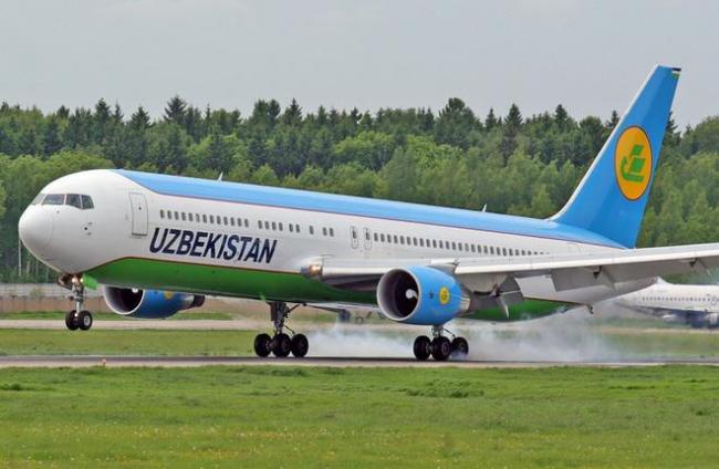 Наманганга вақтида етиб бора олмаган йўловчилар «Uzbekistan Airways» борткузатувчисини жароҳатлади