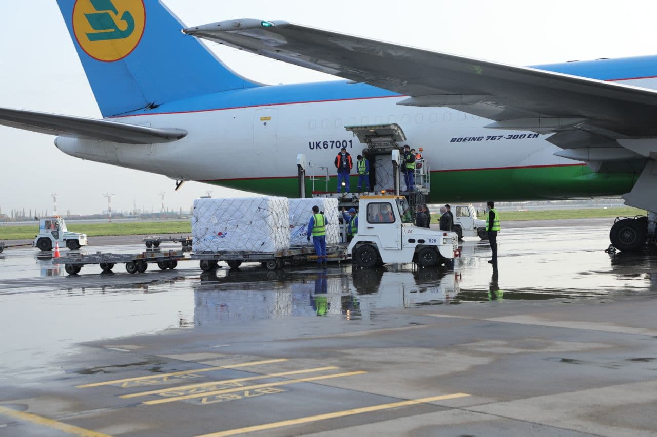 Ўзбекистонга 1 млн доза ўзбек-хитой вакцинаси олиб келинди