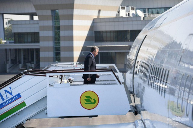 Шавкат Мирзиёев Қорақалпоғистонга жўнаб кетди