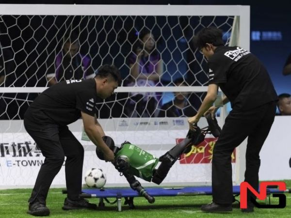 Роботлар иштирокида илк футбол ўйини бўлиб ўтди