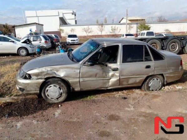 Наманганда 16 ёшли бола машина олиб қочиб, ЙТҲ га учради