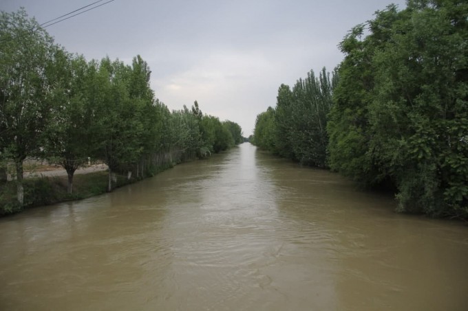 Наманганда мактаб ўқувчиси 36 яшар аёлни ўлдириб, жасадни каналга ташлаб юборди