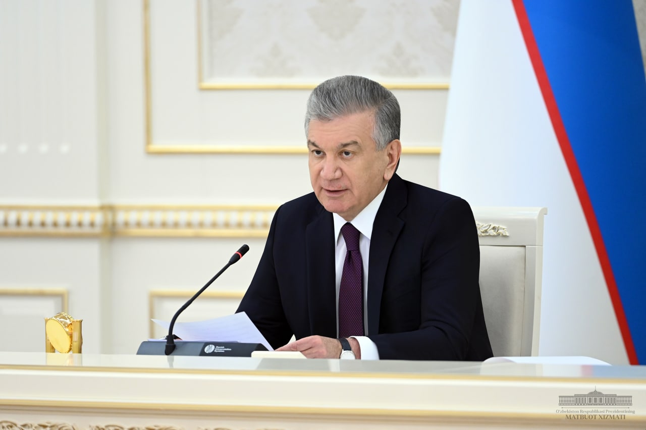 “Бу ҳали бошланиши” — Шавкат Мирзиёев “тонировка” бўйича қарор имзолади