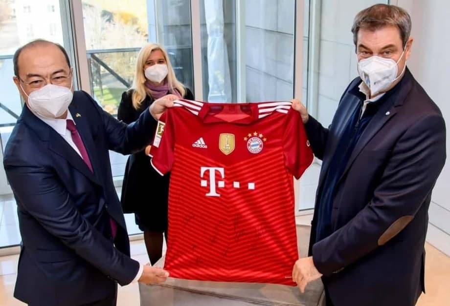 Бош вазир Арипов “Бавария” мухлиси экани маълум бўлди