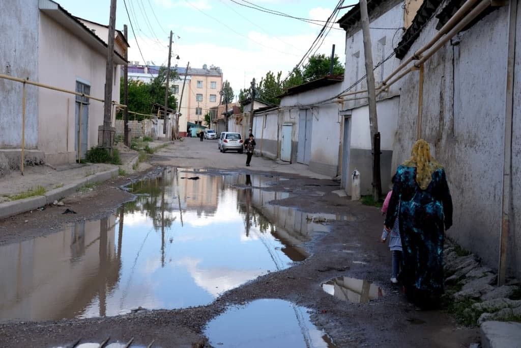 Президент топшириғи: абгор маҳаллаларнинг йўли тузатилиб, сув билан таъминланади