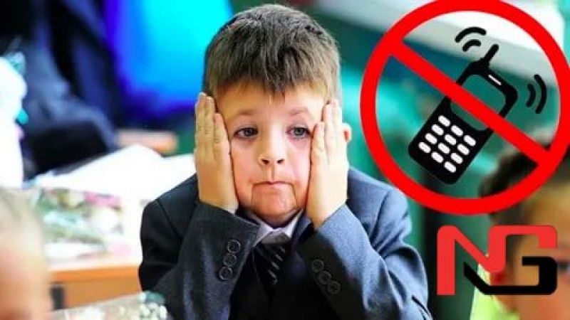 Мактабларда телефондан фойдаланиш тақиқланиши мумкин (Қирғизистон)