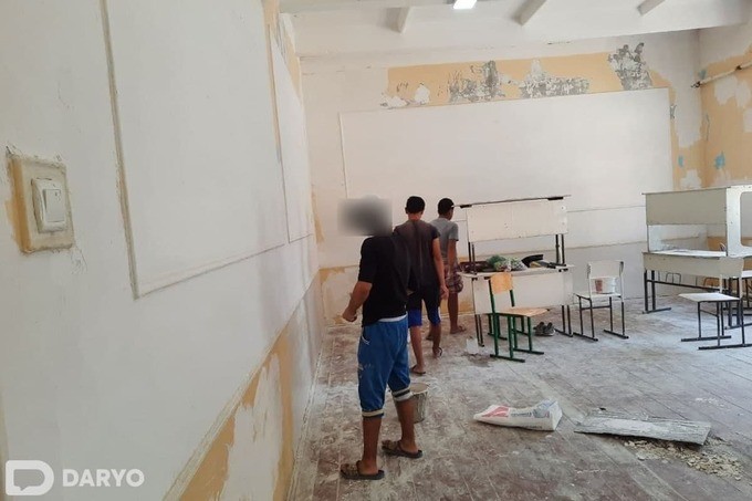 Мактаб ўқувчилари ўз синфхонасини таъмирлашга жалб қилинди (фото)