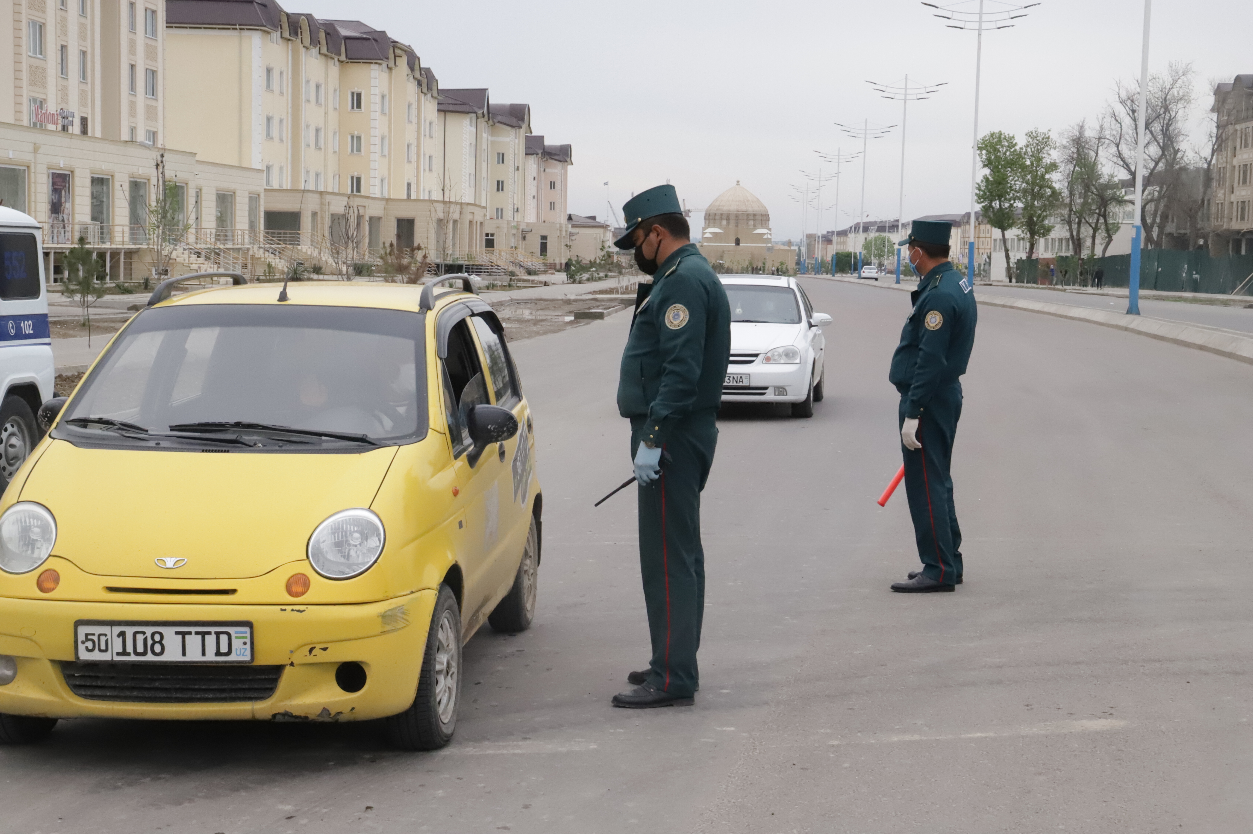 ЙҲХББ: “Таксиларга йўловчи ташиш учун рухсат берилмади”