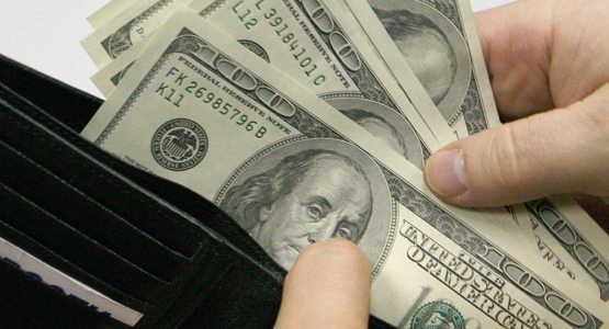 Ўзбекистонда доллар курси нега тез кўтарилмоқда?