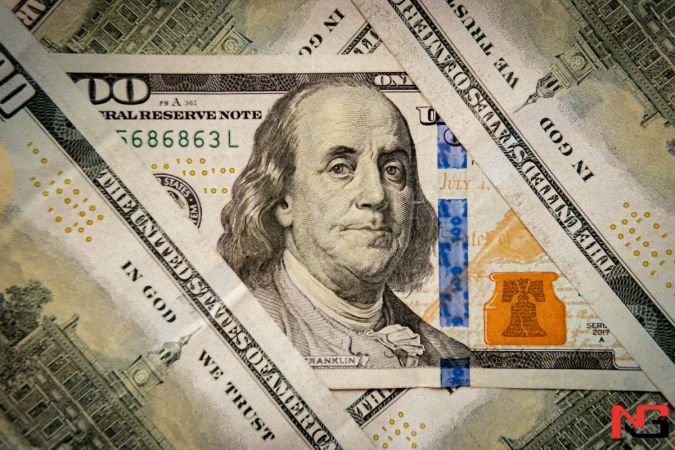 Ўзбекистонда доллар курси уч кунлик кўтарилишдан сўнг тушди