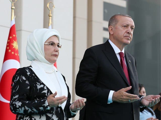 Россия-Укриана урушига аёллар аралашди. Туркия биринчи хоними бутун дунёга мурожаат қилди