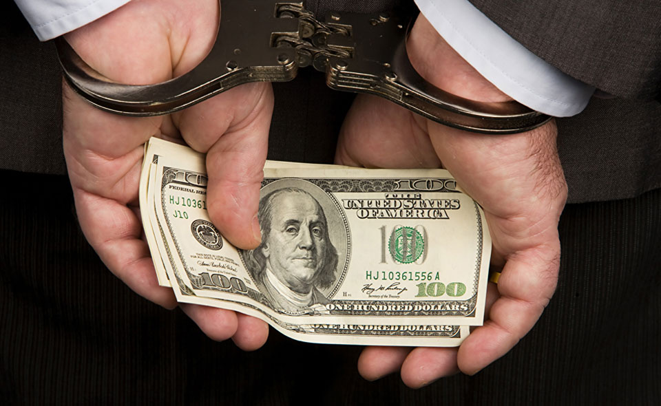 Янгиқўрғон туманида бош мутахассис пора билан қўлга тушди