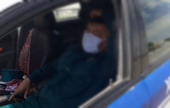 Қашқадарёда ЙПХ ходими хизмат машинасида тўхташ тақиқланган жойда ухлаб қолди (видео)