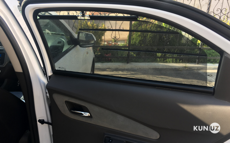 Haydovchi orqa yon oynaga parda o‘rnatsa bo‘ladimi?