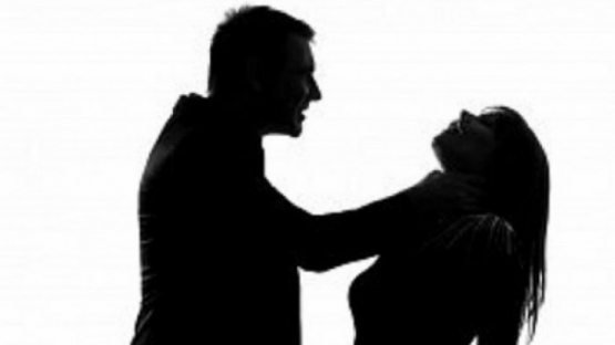 Фарғоналик эркак маҳалладош қизни дала майдонида ўлдириб, жасадни ёқиб юборди