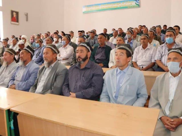 Сартарошхонада ниқоҳ ўқиган сохта мулла қамалди