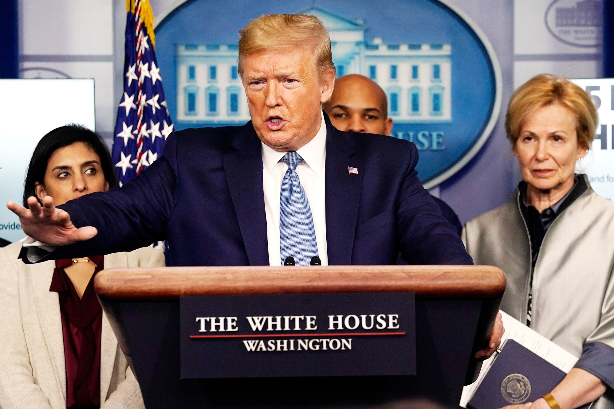 Сиз ўлимни ҳамма ерда кўрасиз – Трамп карантинга амал қилмаётган америкаликлардан ранжиди