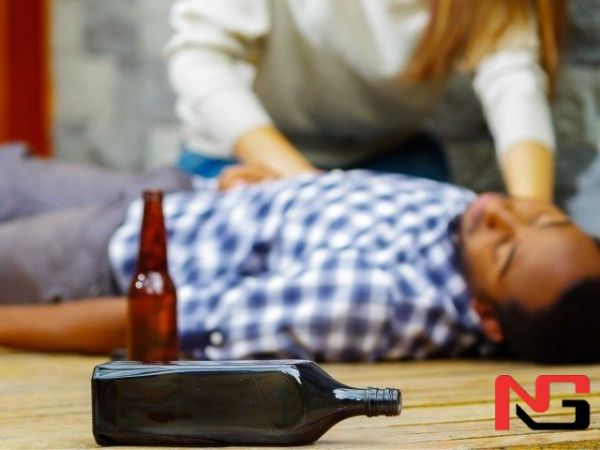 Уч эркак ва бир аёл спиртли ичимликдан заҳарланиб вафот этди