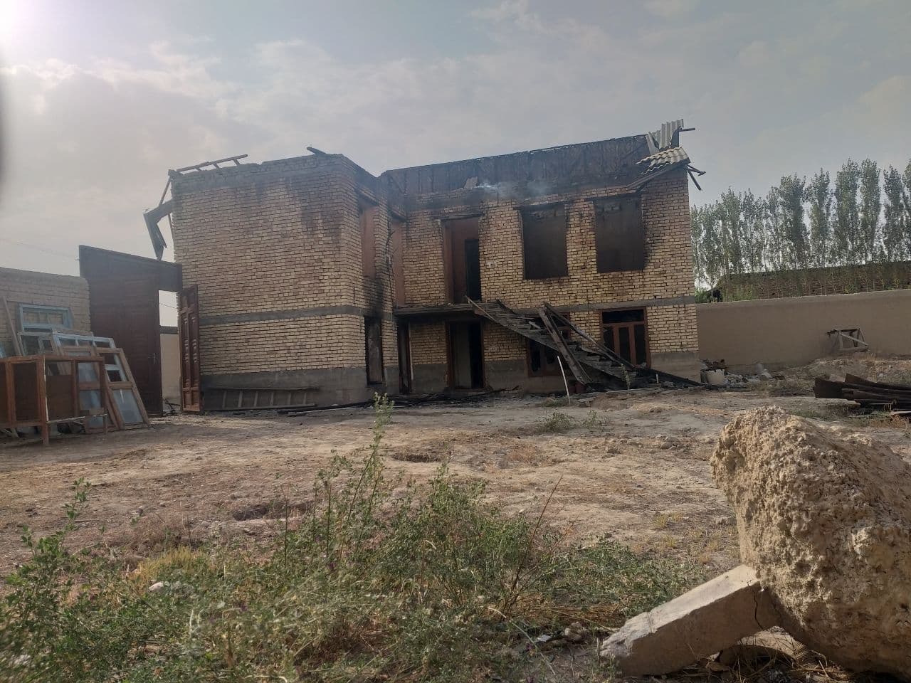 Наманганда уйларнинг бирида ёнғин чиқди, уй қасддан ёқиб юборилгани айтилмоқда