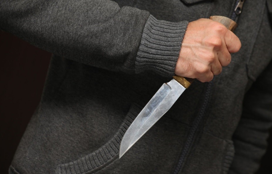 Наманганда қайнота келинини пичоқлаб, ўлдириб қўйди