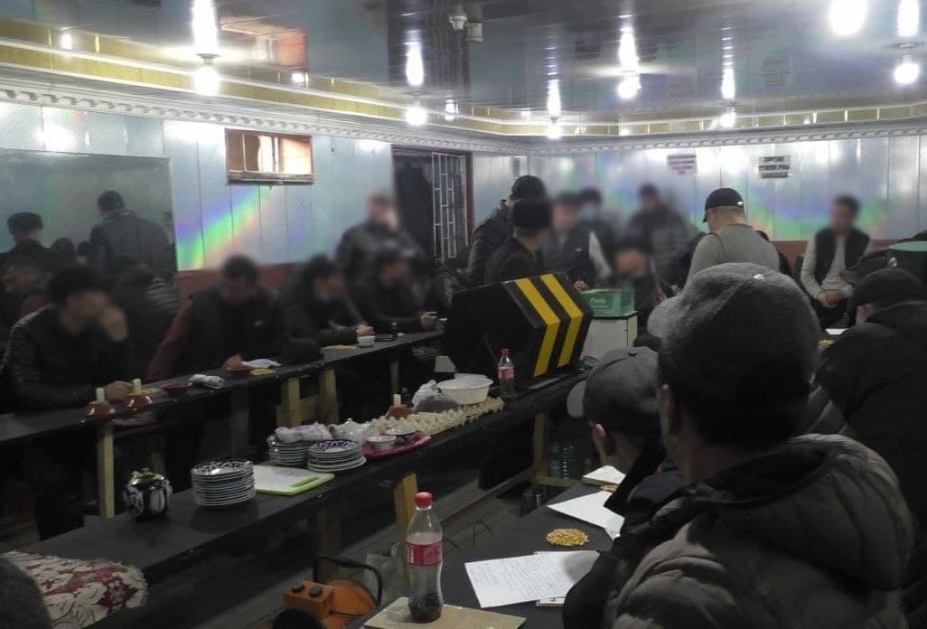 Наманганда 47 ёшли эркак ошхона ертўласида қиморхона ташкил қилди — фото