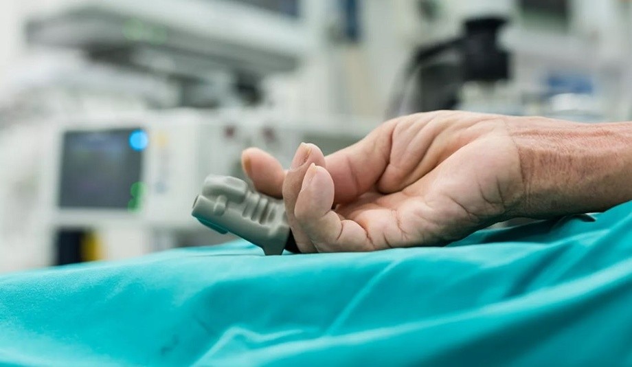 Бир ой олдин «ўлган» аёл ҳушига келди