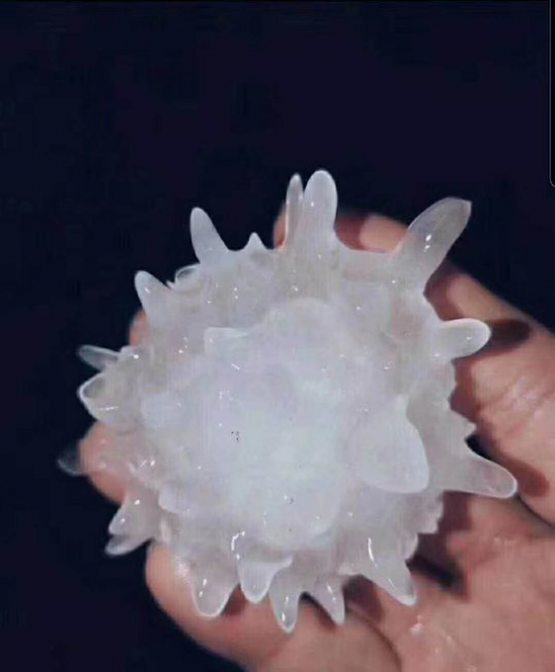 Ажабо! Дунёнинг икки чеккасида “коронавирус” шаклида дўл ёғди